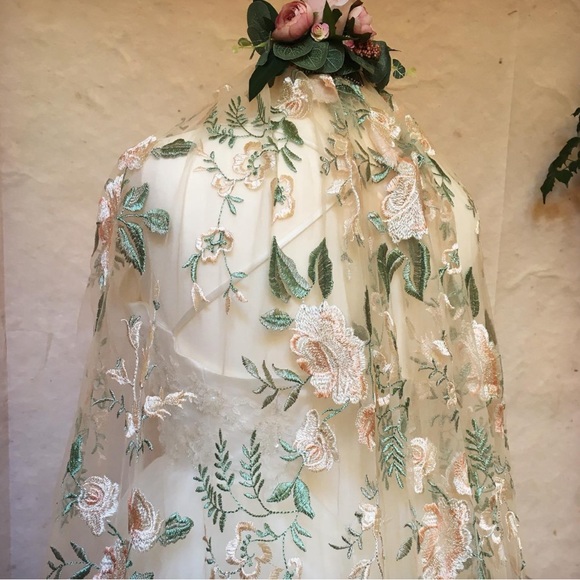 Embroidered Veil - Pink Rose on White Tulle - 118inches - Picture 5 of 12